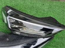 Load image into Gallery viewer, Frontscheinwerfer Hyundai Tucson 92101D7700 92102D7700 Ein Satz Headlight SCH7559550654bv