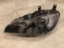 Laden Sie das Bild in den Galerie-Viewer, Frontscheinwerfer BMW X6 E71 7271357 Xenon Links Scheinwerfer Headlight SCH7560133003zs