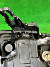 Laden Sie das Bild in den Galerie-Viewer, Frontscheinwerfer Toyota CSC19520 Links Scheinwerfer Headlight SCH7581471368ct