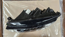 Laden Sie das Bild in den Galerie-Viewer, Frontscheinwerfer Skoda Octavia IV 5E4941015A LED Links Scheinwerfer Headlight SCH7599197584dm