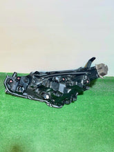 Laden Sie das Bild in den Galerie-Viewer, Frontscheinwerfer Toyota C-Hr 8114510B00 Rechts Scheinwerfer Headlight SCH7619434589tl