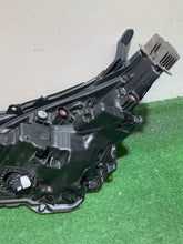 Laden Sie das Bild in den Galerie-Viewer, Frontscheinwerfer Toyota C-Hr 8114510B00 Rechts Scheinwerfer Headlight SCH7619434589tl