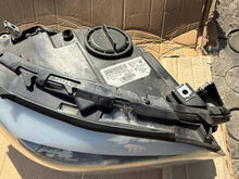 Laden Sie das Bild in den Galerie-Viewer, Frontscheinwerfer BMW 5 F11 F10 7203252 Rechts Scheinwerfer Headlight SCH7640127204up