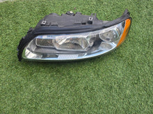 Laden Sie das Bild in den Galerie-Viewer, Frontscheinwerfer Volvo V70 30784248 89901008 Links Scheinwerfer Headlight SCH7648961175bm