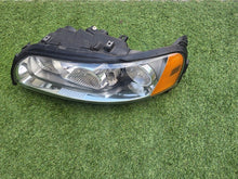 Laden Sie das Bild in den Galerie-Viewer, Frontscheinwerfer Volvo V70 30784248 89901008 Links Scheinwerfer Headlight SCH7648961175bm