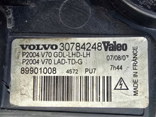 Laden Sie das Bild in den Galerie-Viewer, Frontscheinwerfer Volvo V70 30784248 89901008 Links Scheinwerfer Headlight SCH7648961175bm