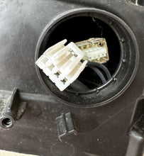 Load image into Gallery viewer, Frontscheinwerfer Skoda Superb III 3V1941015B Xenon Links Scheinwerfer Headlight SCH7655707939es