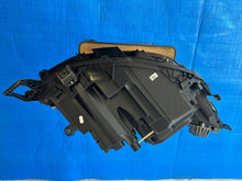 Laden Sie das Bild in den Galerie-Viewer, Frontscheinwerfer VW 14B941035A Links Scheinwerfer Headlight SCH7667049635tb