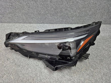 Laden Sie das Bild in den Galerie-Viewer, Frontscheinwerfer Lexus Nx II 81150-F6010 Links Scheinwerfer Headlight SCH7681140120rj