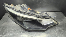 Laden Sie das Bild in den Galerie-Viewer, Frontscheinwerfer Aixam 8AY004 T108970K Rechts Scheinwerfer Headlight SCH7682931747vc
