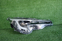 Load image into Gallery viewer, Frontscheinwerfer Toyota Corolla 81110-02X10 Rechts Scheinwerfer Headlight SCH7683294791sy