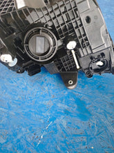 Laden Sie das Bild in den Galerie-Viewer, Frontscheinwerfer Mercedes-Benz W205 A2059065404KZ Links Scheinwerfer Headlight SCH7685767419tv