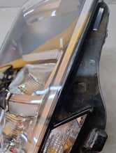 Load image into Gallery viewer, Frontscheinwerfer VW 7L1941006B Rechts Scheinwerfer Headlight SCH7685875284qv