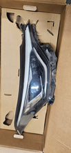 Laden Sie das Bild in den Galerie-Viewer, Frontscheinwerfer Toyota Chr 81110-F4280-00 Full LED Rechts Headlight SCH7705490832pe