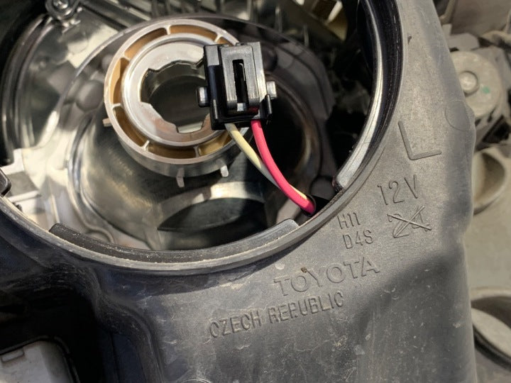 Frontscheinwerfer Toyota Avensis 10100-17685 Links Scheinwerfer Headlight SCH7717319438en