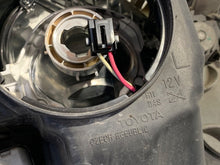 Laden Sie das Bild in den Galerie-Viewer, Frontscheinwerfer Toyota Avensis 10100-17685 Links Scheinwerfer Headlight SCH7717319438en