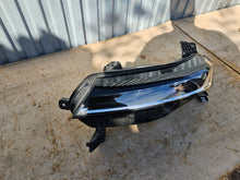 Load image into Gallery viewer, Frontscheinwerfer Renault Megane E Tech 260607213R LED Links Headlight SCH7724401302uq