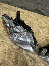 Laden Sie das Bild in den Galerie-Viewer, Frontscheinwerfer Ford C-Max 7M51-13D Xenon Ein Satz Scheinwerfer Headlight SCH7753223588bx