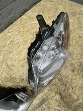 Laden Sie das Bild in den Galerie-Viewer, Frontscheinwerfer Ford C-Max 7M51-13D Xenon Ein Satz Scheinwerfer Headlight SCH7753223588bx