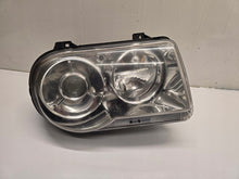 Laden Sie das Bild in den Galerie-Viewer, Frontscheinwerfer Chrysler 300 C 04805760AH Rechts Scheinwerfer Headlight SCH7783225702dg