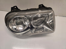 Laden Sie das Bild in den Galerie-Viewer, Frontscheinwerfer Chrysler 300 C 04805760AH Rechts Scheinwerfer Headlight SCH7783225702dg