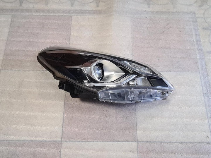Frontscheinwerfer Toyota Yaris 811300DJ90 Rechts Scheinwerfer Headlight SCH7783885793ww