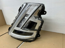 Laden Sie das Bild in den Galerie-Viewer, Frontscheinwerfer Volvo 23752680 LED Links Scheinwerfer Headlight SCH7798638882ix