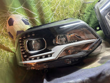 Laden Sie das Bild in den Galerie-Viewer, Frontscheinwerfer VW Transporter 7E5941015 7E5941016 Xenon Ein Satz Headlight SCH7802895918ei
