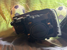 Laden Sie das Bild in den Galerie-Viewer, Frontscheinwerfer VW Transporter 7E5941015 7E5941016 Xenon Ein Satz Headlight SCH7802895918ei