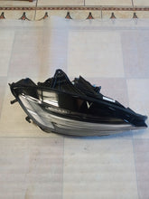 Laden Sie das Bild in den Galerie-Viewer, Frontscheinwerfer Volvo V60 32420508 Rechts Scheinwerfer Headlight SCH7813918929hn