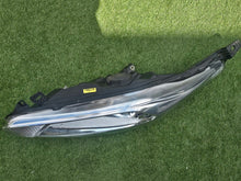 Laden Sie das Bild in den Galerie-Viewer, Frontscheinwerfer Ford Fiesta I C1BB13W030CG 1090041 Links Headlight SCH7833559231pn