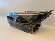 Laden Sie das Bild in den Galerie-Viewer, Frontscheinwerfer Toyota Yaris Cross 0D314 Links Scheinwerfer Headlight SCH7842093771av