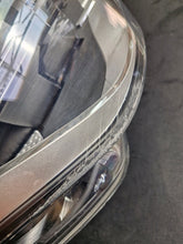Laden Sie das Bild in den Galerie-Viewer, Frontscheinwerfer BMW X1 F48 747222002 Rechts Scheinwerfer Headlight SCH7851849324qv