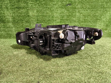 Laden Sie das Bild in den Galerie-Viewer, Frontscheinwerfer BMW 3 F30 F31 721479602 Rechts Scheinwerfer Headlight SCH7866329704tq