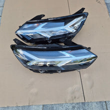 Laden Sie das Bild in den Galerie-Viewer, Frontscheinwerfer Dacia Sandero III 260607161R 260106343R LED Rechts oder Links SCH7868174851vp