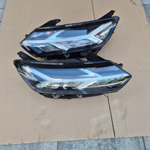 Laden Sie das Bild in den Galerie-Viewer, Frontscheinwerfer Dacia Sandero III 260607161R 260106343R LED Rechts oder Links SCH7868174851vp