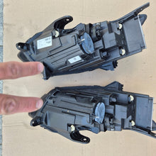 Laden Sie das Bild in den Galerie-Viewer, Frontscheinwerfer Dacia Sandero III 260607161R 260106343R LED Rechts oder Links SCH7868174851vp