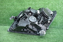 Load image into Gallery viewer, Frontscheinwerfer Man Tge Crafter 7C1941036F Rechts Scheinwerfer Headlight SCH7908655711ib