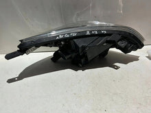Laden Sie das Bild in den Galerie-Viewer, Frontscheinwerfer Kia Rio III 921011W Links Scheinwerfer Headlight SCH7936418286mu