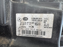 Laden Sie das Bild in den Galerie-Viewer, Frontscheinwerfer Mercedes-Benz Sprinter A9068202461 Rechts Headlight SCH7938736117ve