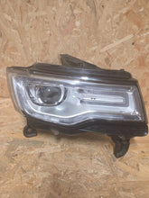 Laden Sie das Bild in den Galerie-Viewer, Frontscheinwerfer Jeep Grand Cherokee Wk2 323524 Xenon Rechts Headlight SCH7946743815hb