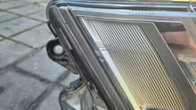 Laden Sie das Bild in den Galerie-Viewer, Frontscheinwerfer Volvo 24056510 Rechts Scheinwerfer Headlight SCH7950080575rr