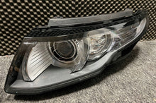 Laden Sie das Bild in den Galerie-Viewer, Frontscheinwerfer Land Rover Evoque BJ3213W029EE Ein Stück (Rechts oder Links) SCH7958273662lo