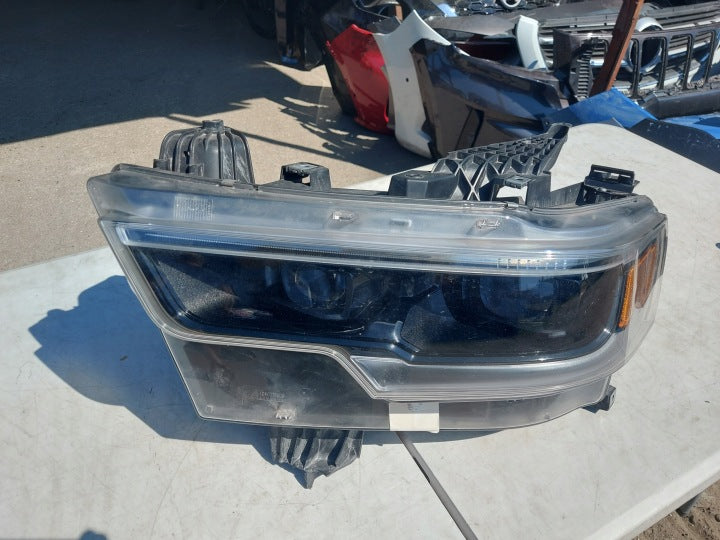 Frontscheinwerfer Dodge Ram 1500 68477265AB Links Scheinwerfer Headlight SCH7972627779yn