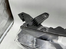 Laden Sie das Bild in den Galerie-Viewer, Frontscheinwerfer Toyota Corolla HASC016184 Links Scheinwerfer Headlight SCH7975119079mc