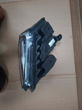 Load image into Gallery viewer, Frontscheinwerfer Hyundai Kona 92102J9100 Rechts Scheinwerfer Headlight SCH7975759523cb