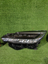 Laden Sie das Bild in den Galerie-Viewer, Frontscheinwerfer Toyota C-Hr Chr 81150F4220 Links Scheinwerfer Headlight SCH7976808696ir