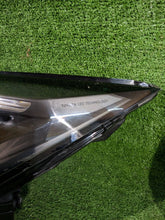 Laden Sie das Bild in den Galerie-Viewer, Frontscheinwerfer Toyota C-Hr Chr 81150F4220 Links Scheinwerfer Headlight SCH7976808696ir
