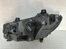 Laden Sie das Bild in den Galerie-Viewer, Frontscheinwerfer Mercedes-Benz W206 A2069068204 LED Rechts Headlight SCH7988925537jn