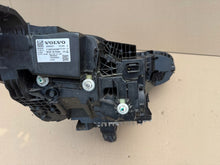 Laden Sie das Bild in den Galerie-Viewer, Frontscheinwerfer Volvo 80000401 LED Links Scheinwerfer Headlight SCH7992359174eu